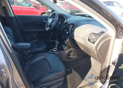 2019 Jeep Compass Altitude Fwd z USA, uszkodzony, nr VIN 3C4NJCBB6KT755890